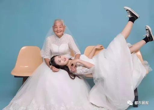 不知還能陪多久！24歲孝孫女「揪94歲嬤拍婚紗照」一圓心願　阿嬤看孫女「眼神超寵愛」網全感動