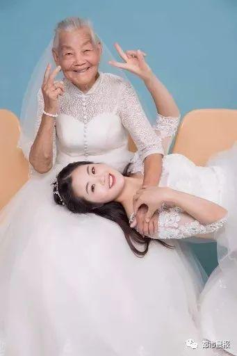 不知還能陪多久！24歲孝孫女「揪94歲嬤拍婚紗照」一圓心願　阿嬤看孫女「眼神超寵愛」網全感動