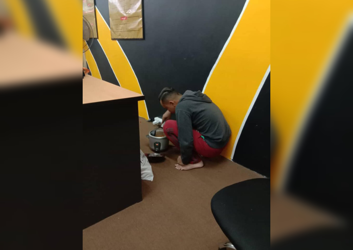 下班偷公司電煮飯！19歲員工被抓包「神情超尷尬」　老闆一問秒鼻酸「決定請吃整桌大餐」感動全球千萬人