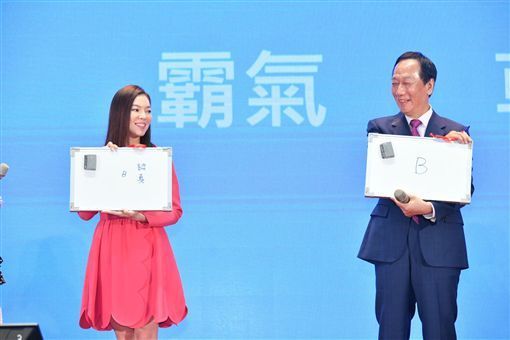 一眼定終生！郭台銘為追老婆「61年第一次送早餐給女生」　跳舞生情：第一眼看曾馨瑩非林志玲