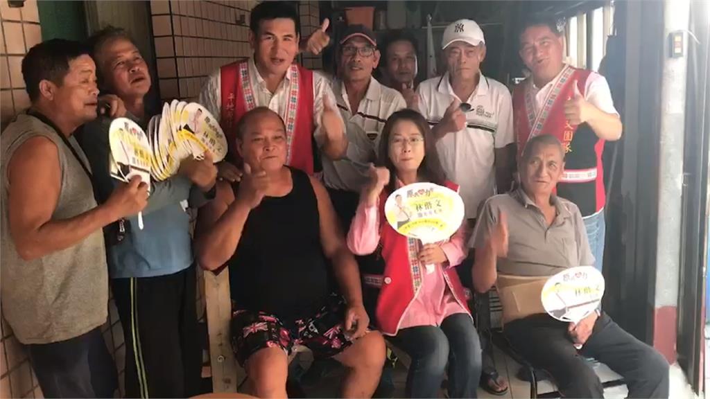 《戲說台灣》諧星退出演藝圈5年！　嚴肅穿西裝改當「市長隨行秘書」誓言保護原住民