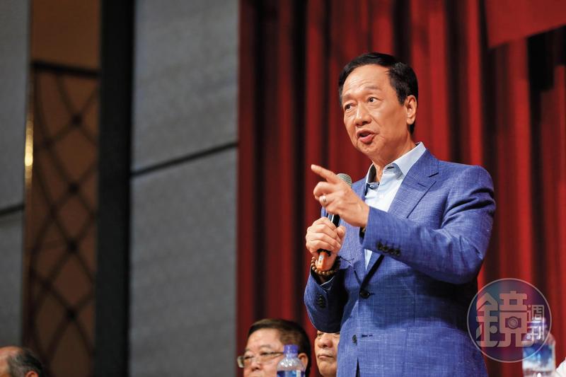 一眼定終生！郭台銘為追老婆「61年第一次送早餐給女生」　跳舞生情：第一眼看曾馨瑩非林志玲