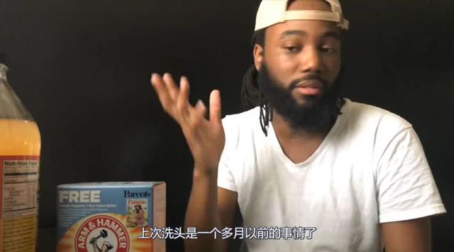 非洲黑人的「髒辮」到底有多髒？頭髮入水那一刻，畫面實在太辣眼睛：根本不忍直視