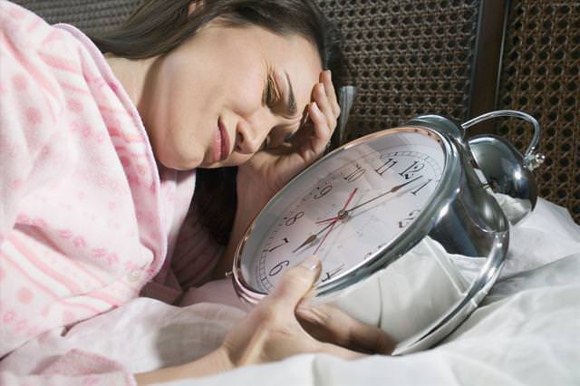 半夜睡不著「天還沒亮就醒」？　睡眠不好「對症按3穴位」助眠隔天好精神