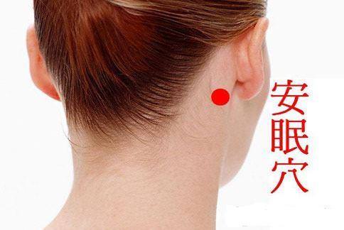 半夜睡不著「天還沒亮就醒」？　睡眠不好「對症按3穴位」助眠隔天好精神