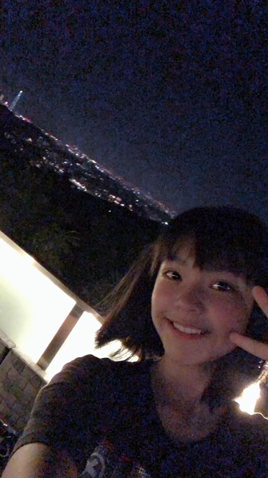 阿嬤你怎麼沒感覺？經典廣告「腳踏車壓到阿嬤腳」小童星長大了　升級「洋娃娃大眼美少女」從小美到大❤