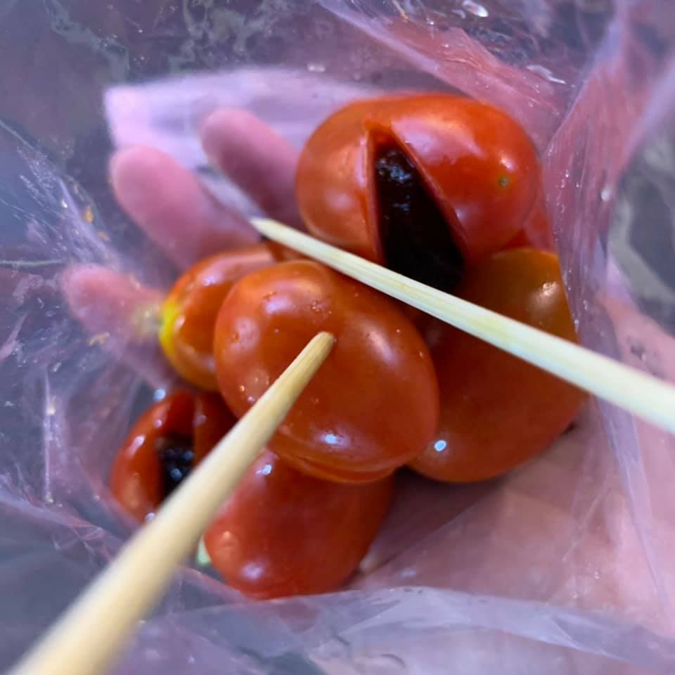 看阿嬤生活辛苦！幫忙買番茄「7顆就要50元」　她PO文求教「揭穿對方話術」：只能認了