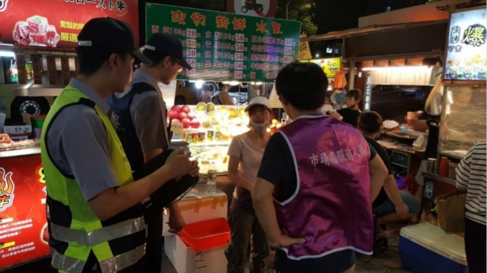 看阿嬤生活辛苦！幫忙買番茄「7顆就要50元」　她PO文求教「揭穿對方話術」：只能認了