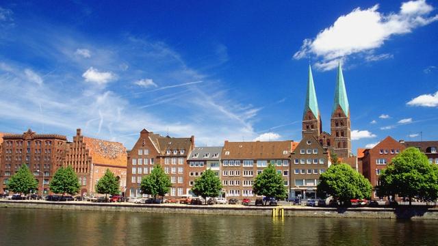 有錢不變壞!越老越寵老婆,越有錢越寵愛老婆的5大生肖男