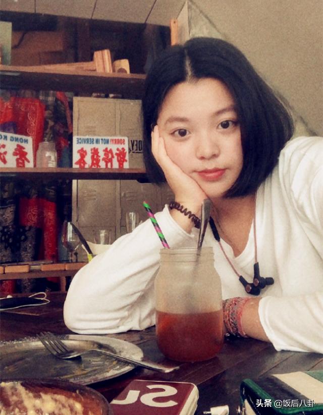 鍾鎮濤25歲大女兒亮相！「繼承章小蕙好身材」生活樸素不拜金  　與繼母感情超好「和生母多年未見」形同陌路