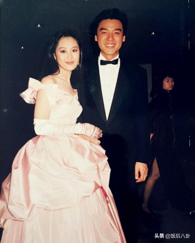 鍾鎮濤25歲大女兒亮相！「繼承章小蕙好身材」生活樸素不拜金  　與繼母感情超好「和生母多年未見」形同陌路