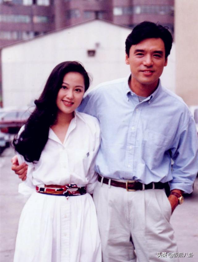 鍾鎮濤25歲大女兒亮相！「繼承章小蕙好身材」生活樸素不拜金  　與繼母感情超好「和生母多年未見」形同陌路