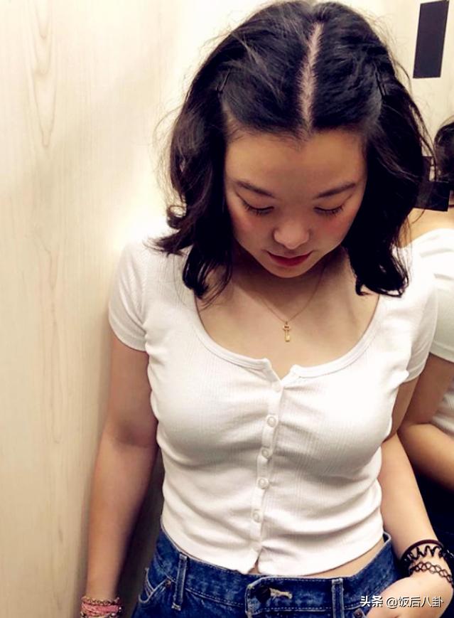 鍾鎮濤25歲大女兒亮相！「繼承章小蕙好身材」生活樸素不拜金  　與繼母感情超好「和生母多年未見」形同陌路