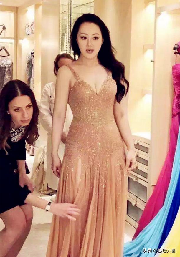 鍾鎮濤25歲大女兒亮相！「繼承章小蕙好身材」生活樸素不拜金  　與繼母感情超好「和生母多年未見」形同陌路