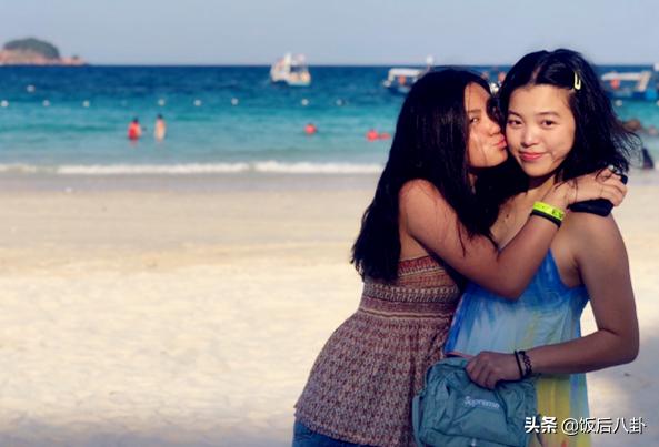 鍾鎮濤25歲大女兒亮相！「繼承章小蕙好身材」生活樸素不拜金  　與繼母感情超好「和生母多年未見」形同陌路