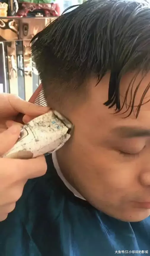 氣質提升10倍！大叔被嫌棄「頭頂太稀疏」，換個新髮型後，直接完爆當紅小鮮肉