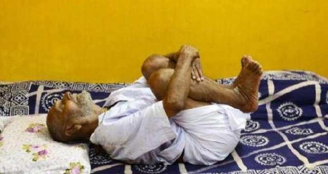 123歲印度老人自稱「至少還能再活30年」,透露尷尬的「長壽秘訣」,網友笑了:一般人做不到