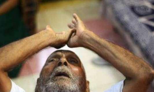 123歲印度老人自稱「至少還能再活30年」,透露尷尬的「長壽秘訣」,網友笑了:一般人做不到