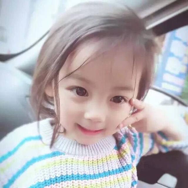 媽媽給女兒剪「狗啃式」劉海！一刀下去美感全無　睜眼後「顏值飆升」網讃：眼睛拯救了一切