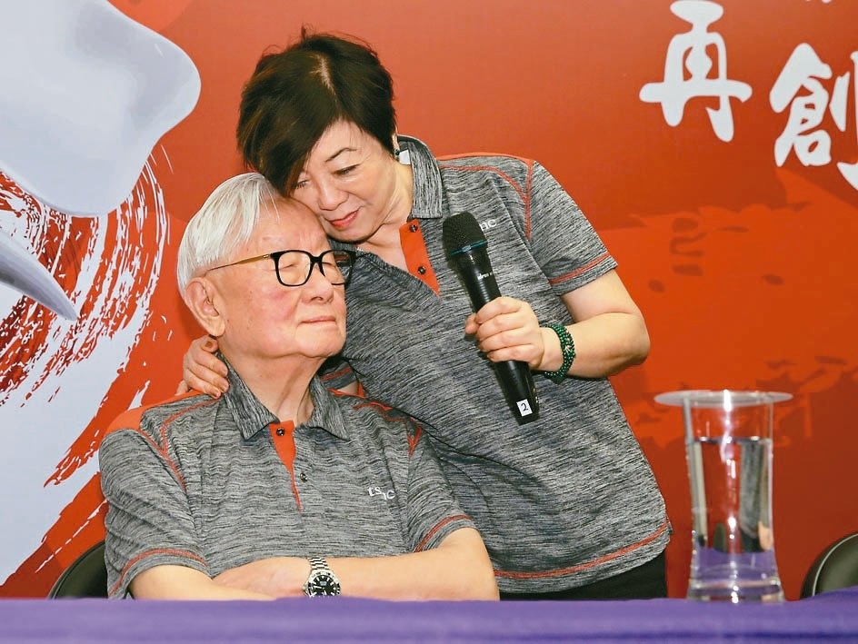 張忠謀喜迎91大壽！「退休3年近況曝光」把時間留給太太　「每月保持念兩本英文書」70年從不停歇