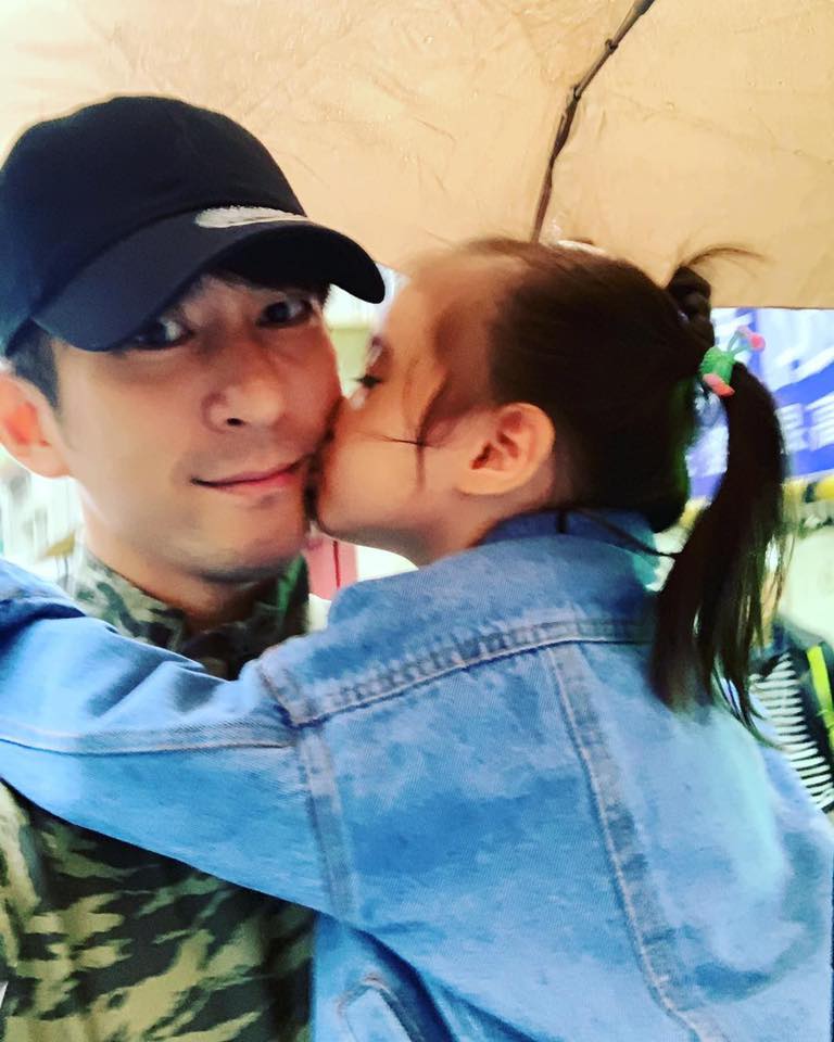 修杰楷曝咘咘「見父母親親」會吃醋：用小三眼神看媽媽　憂Bo妞「個性討喜」長大會變萬人迷