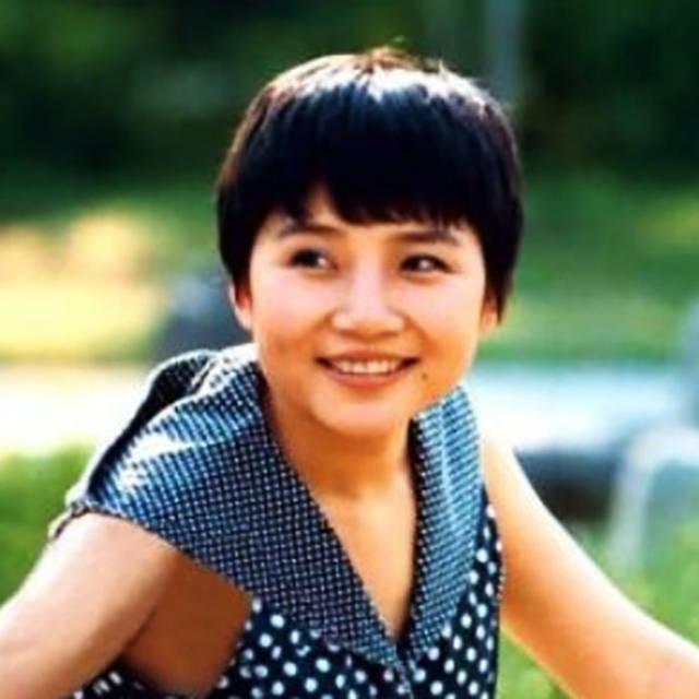 為自己而活！她在事業巔峰「決定削髮為尼」震撼歌壇　多年後「著袈裟現身」重拾笑容：我不是出家是回家