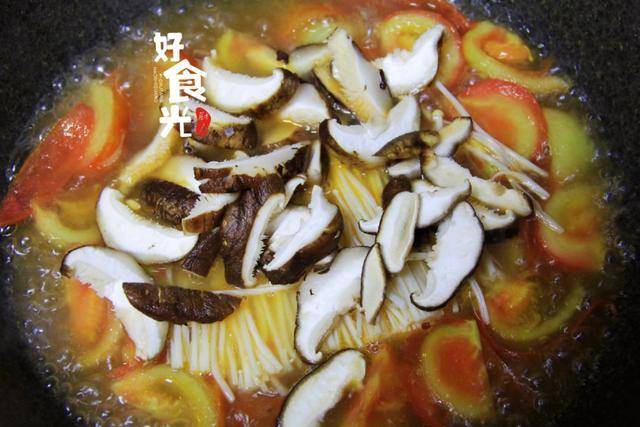 「番茄和金針菇」太搭了！減脂吃不胖「連喝一周越來越瘦」
