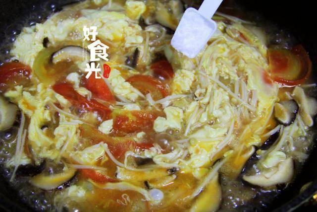 「番茄和金針菇」太搭了！減脂吃不胖「連喝一周越來越瘦」