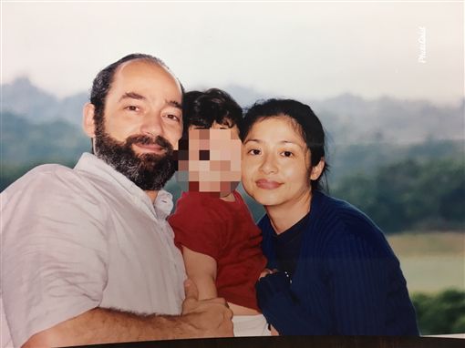 隔空吵翻！城市少女自爆「借精生下混血兒」苦當單親媽　生父跳出來「控她根本侮辱人」：還我公道