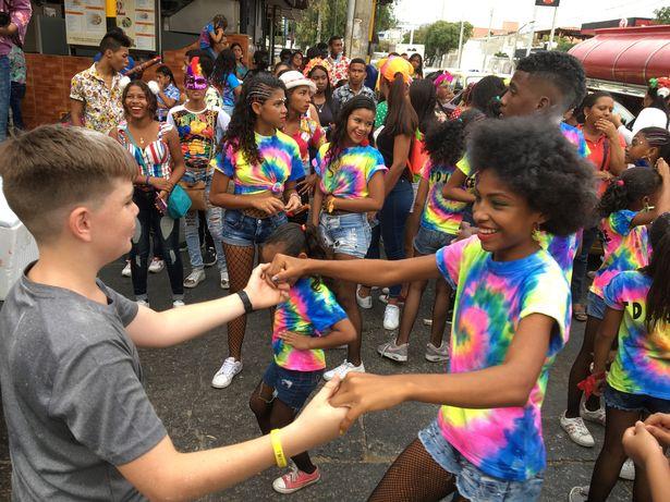 一家四口「辭工作賣房產」花一年半環遊世界　玩遍13個國家「耗費上百萬破產」從零開始不後悔