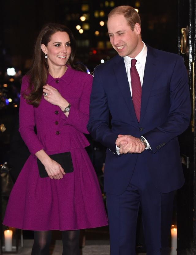 王妃也節儉!凱特現身福利院「與孩子互動超親切」,穿2年前舊衣起球嚴重:想送她去球器