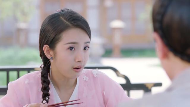 難怪皮膚水嫩又光滑！37歲林依晨素顏被偶遇，路人照下少女感十足，透露 「20年洗臉秘訣」女明星都讚爆