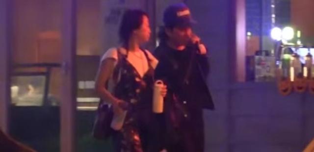 一家四口罕現身！任賢齊妻子一襲長裙氣質出眾，兒子帥氣可愛像爸爸，14歲女兒「五官清秀、顏值出眾」：星味十足