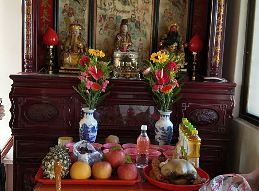 家中神像顯異象！法師一見「臉色蒼白、眼神詭異」急勸重請神明安宅