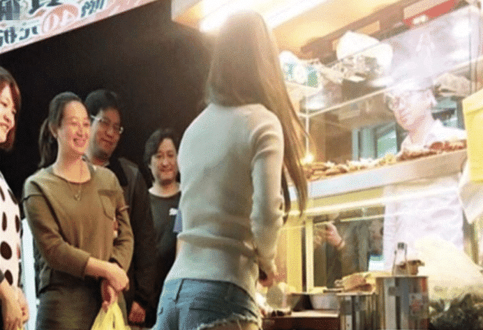 老闆娘太漂亮!滷肉店門口每天都「排長龍」只為見她一面,食客:等再久也願意