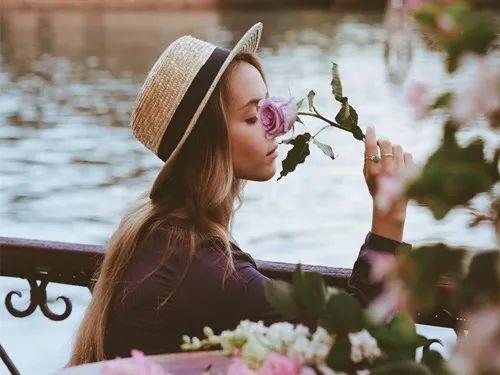 高貴的女人一定是獨立的！願你餘生能「靜享孤獨」，真正恬淡自在