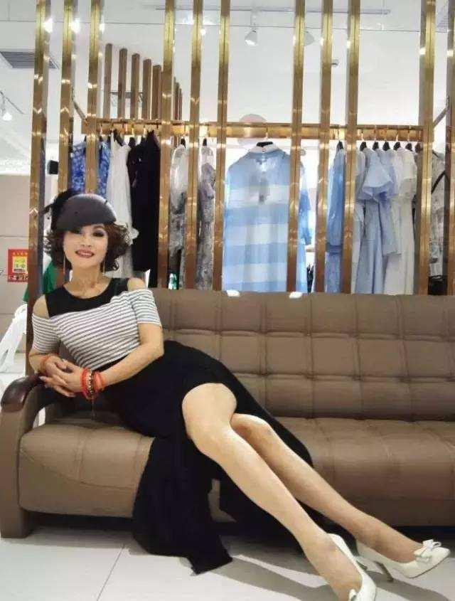 63歲不老女神患重症不願剃頭「手術堅持化妝」 30年不吃晚餐「身材纖細高挑」:只想展現最美的一面