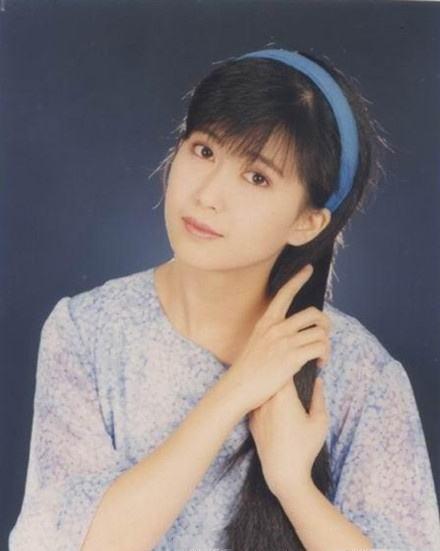 依然是月亮女神！49歲孟庭葦「曼妙身材不輸少女」刺繡連身褲端莊優雅　膚質保養有方「一頭烏黑長髮」超凍齡