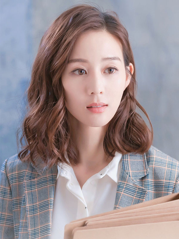 37歲張鈞甯為何被稱腿精？當她穿上超薄黑絲襪那一刻，網友：想給你的腿上保險