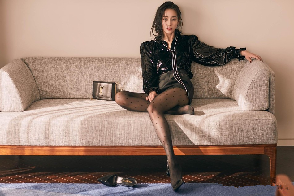 37歲張鈞甯為何被稱腿精？當她穿上超薄黑絲襪那一刻，網友：想給你的腿上保險