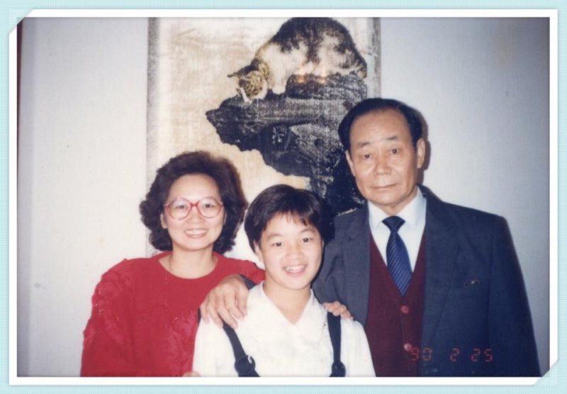 和爸爸相差50歲！阿雅曝光「和慈父合照滿滿洋蔥」淚憶：他的愛一直在　「獨特方式緬懷爸爸」堅持茹素至今