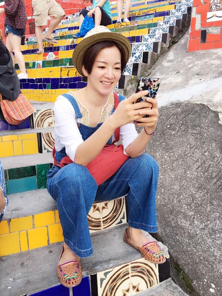 50歲才生女兒!阿雅18歲「為重病父祈福吃素」仍不敵病魔 父走後「堅持茹素」:感受到福報