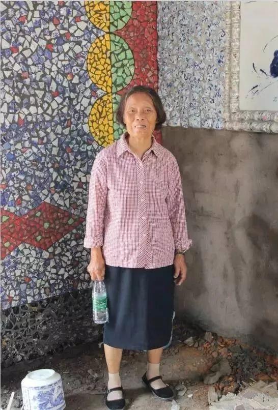 5年花光積蓄!89歲阿嬤用6萬件瓷器「打造千年瓷宮」 為圓夢砸2億5千萬「甘願住茅棚穿破衣」