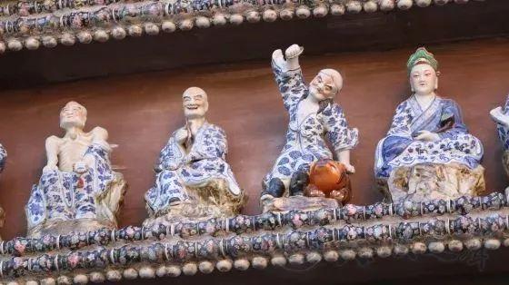 5年花光積蓄!89歲阿嬤用6萬件瓷器「打造千年瓷宮」 為圓夢砸2億5千萬「甘願住茅棚穿破衣」