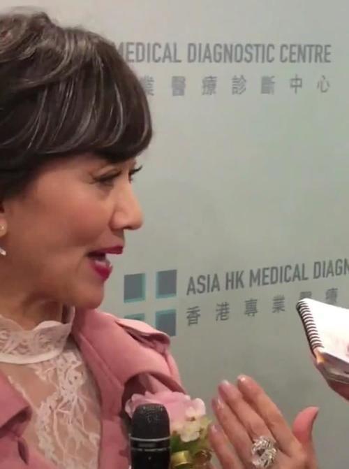 不再裝嫩!凍齡女神趙雅芝 還原65歲該有的容貌,網友:終於變回自然