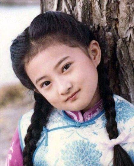 小婉君長大了!罕曝39歲凍齡照「俐落短髮+童顏」 坦言「改行很久了」網驚:形象差好多