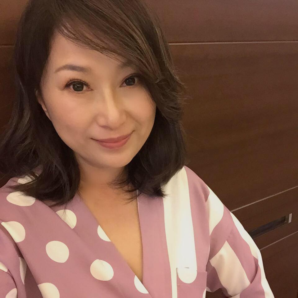 家人就是我的全世界！王瑞霞「結婚15年猶如熱戀」最愛洗手作羹湯　「有女兒好滿足」母女合照美翻天