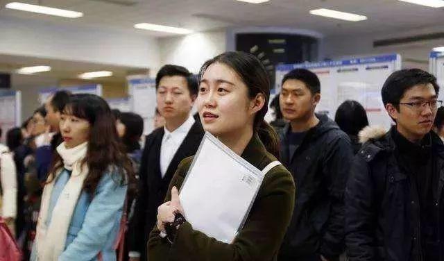 面試官：「李」字少一橫    是什麼字？研究生霸氣回復被錄取，眾人恍然大悟