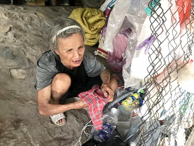 74歲嬤甘願「生活在橋下」讓兒全家有房住!獨居10年撿回收度日 堅持「不靠小孩」養活自己:他們也很辛苦