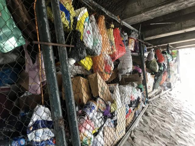 74歲嬤甘願「生活在橋下」讓兒全家有房住!獨居10年撿回收度日 堅持「不靠小孩」養活自己:他們也很辛苦